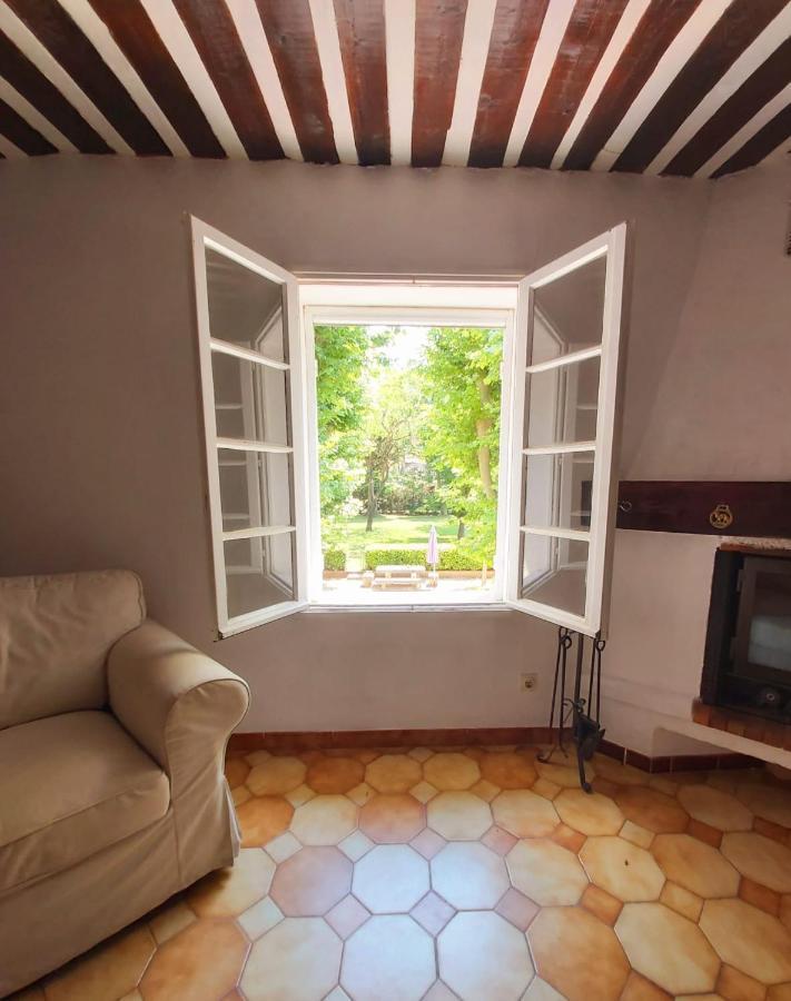 Eblouissant Appartement Au Calme D'Une Residence Avec Piscine Idealement Situe Au Pied Du Colorado Provencal Dans Le Prestigieux Luberon Рюстрель Екстер'єр фото