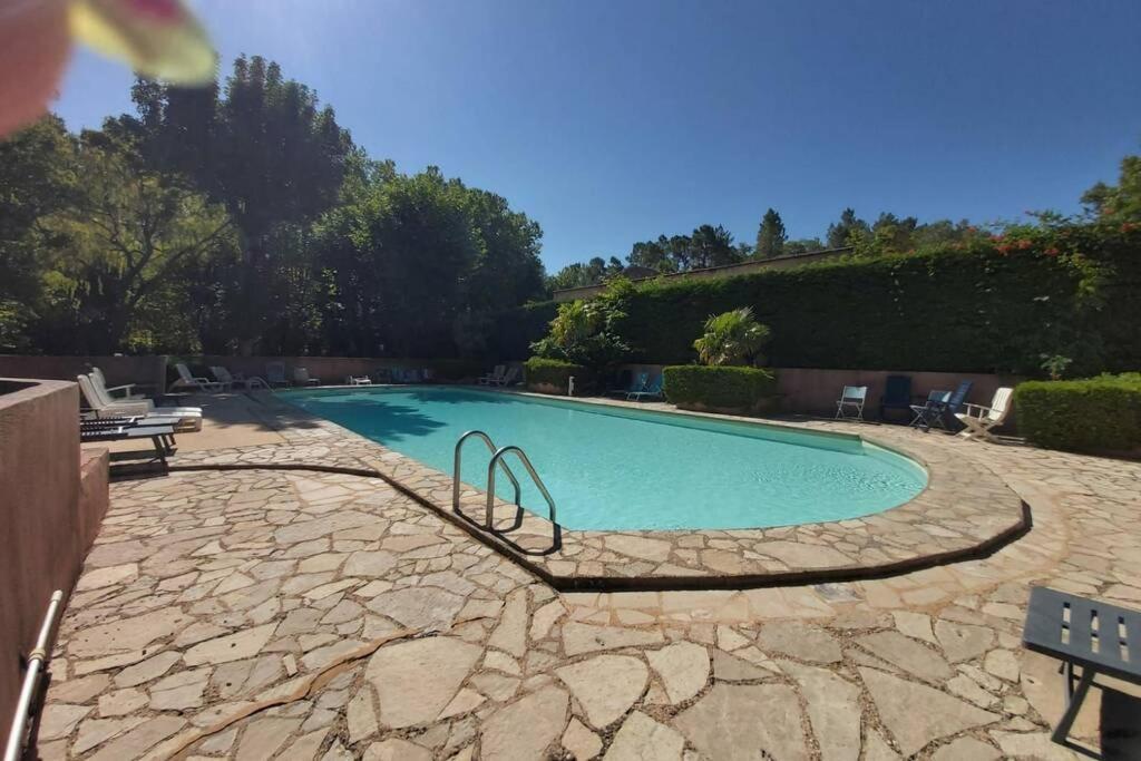 Eblouissant Appartement Au Calme D'Une Residence Avec Piscine Idealement Situe Au Pied Du Colorado Provencal Dans Le Prestigieux Luberon Рюстрель Екстер'єр фото