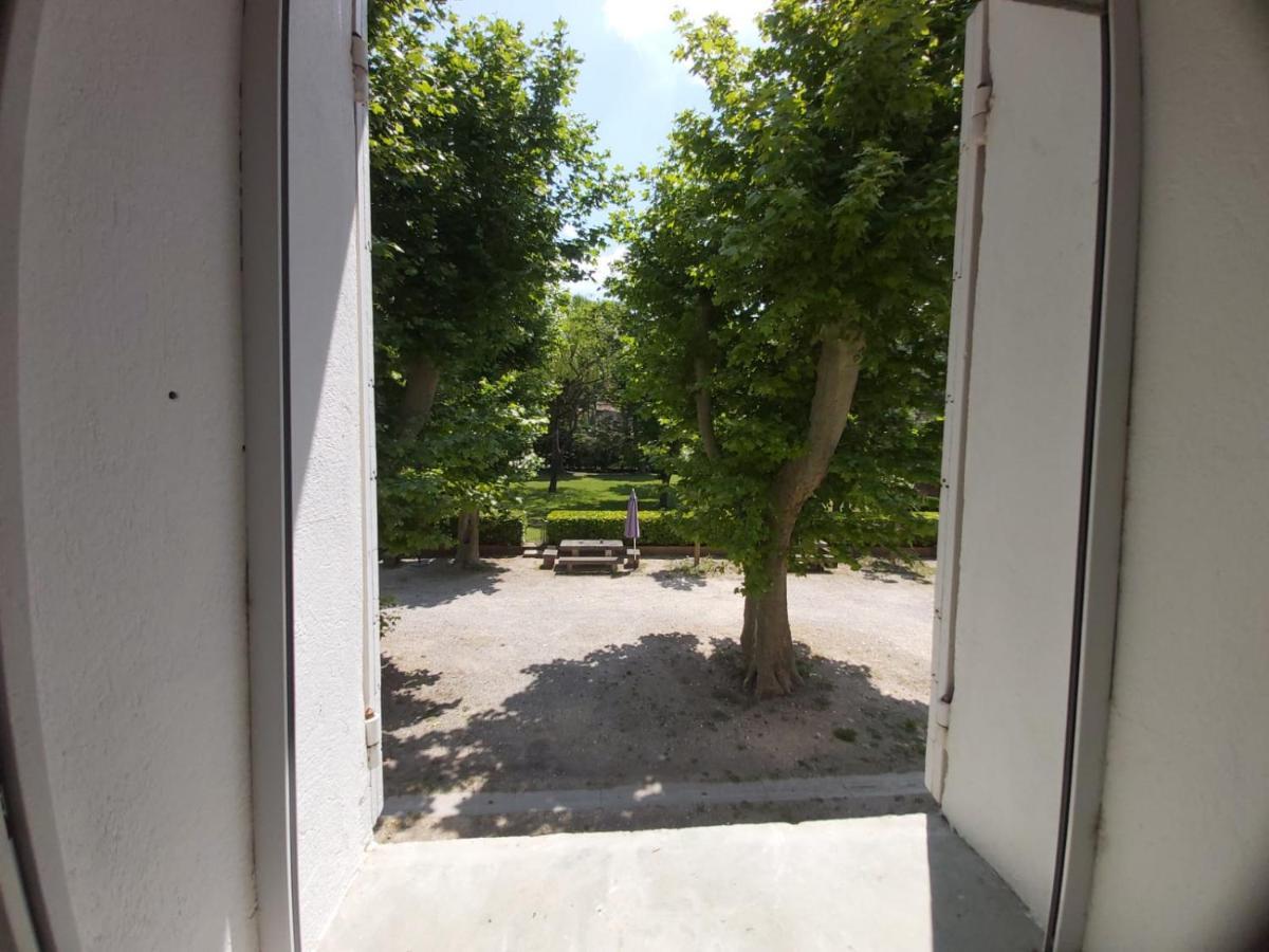 Eblouissant Appartement Au Calme D'Une Residence Avec Piscine Idealement Situe Au Pied Du Colorado Provencal Dans Le Prestigieux Luberon Рюстрель Екстер'єр фото