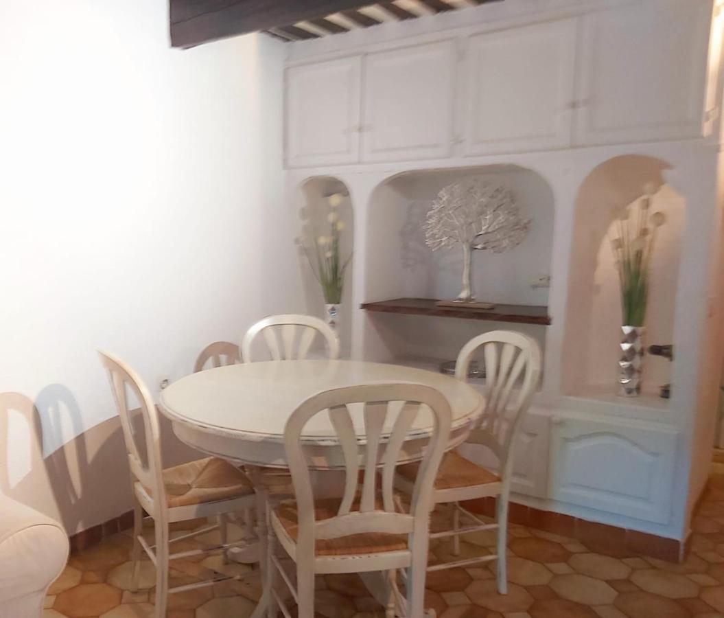 Eblouissant Appartement Au Calme D'Une Residence Avec Piscine Idealement Situe Au Pied Du Colorado Provencal Dans Le Prestigieux Luberon Рюстрель Екстер'єр фото